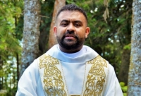 P. Heri Soares, SVD (Pastor Pembantu di Paroki Santa Maria Ratu Rosari Uatolari, Viqueuqe Timor-Leste)